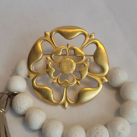 Museum Reproductions Brooch - Picture 1 of 3